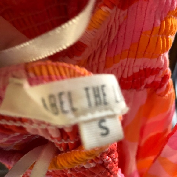 Vibrant Backless Dress - Picture 4 of 5